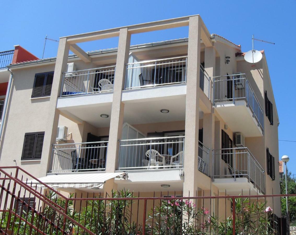 Apartment Smuljic Vrboska Exterior foto